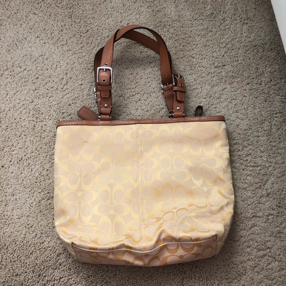 🌟 AUTHENTIC COACH PURSE 🌟 - Picture 3 of 9